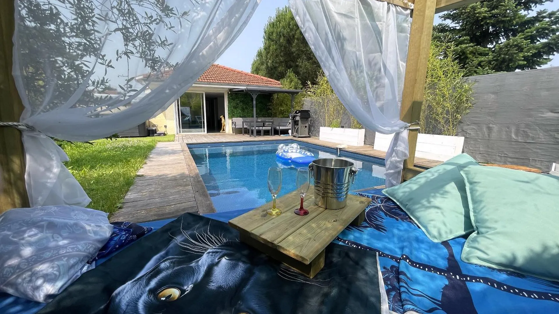 Unique! Jacuzzi Prive 35°C + Cinema Villa Entiere Meyzieu France